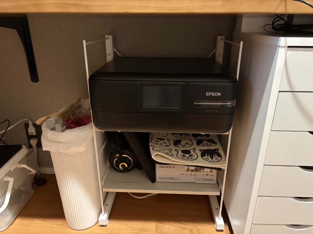 ニトリのワイヤーシェルフを使ってデスク下へプリンターを収納